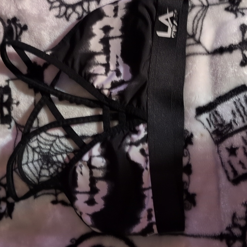 Blk n wht LA GEAR sports bra